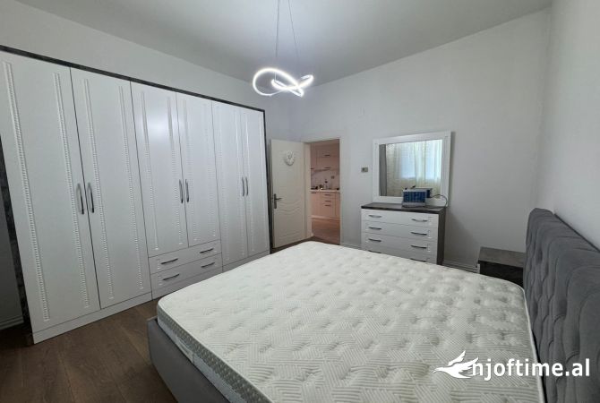 Shtepi me qera Apartament ne Tirane, 1+1, Mobilimi E mobiluar, Pagesa 450  Euro.
