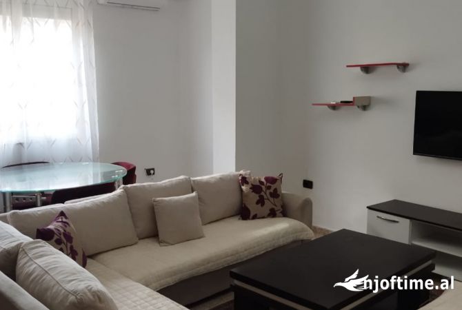Shtepi me qera 2+1 ne Tirane - 70,000 Leke