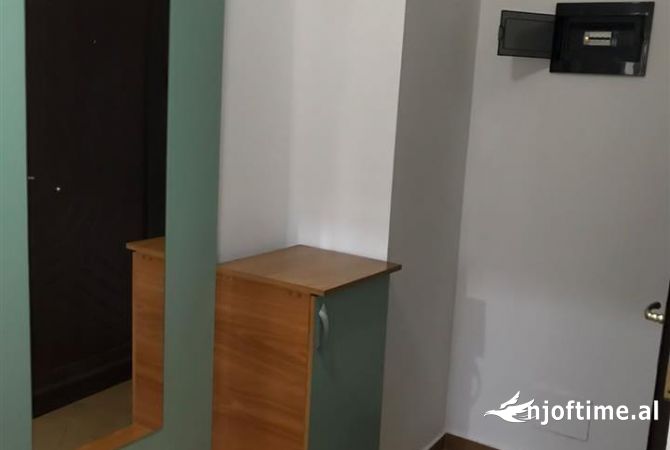 Shtepi me qera Apartament ne Tirane, 1+1, Mobilimi E mobiluar, Pagesa 35,000  Leke.