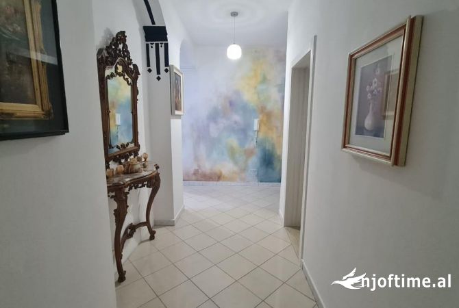 Shtepi me qera Apartament ne Tirane, 2+1, Mobilimi E mobiluar, Pagesa 700  Euro.