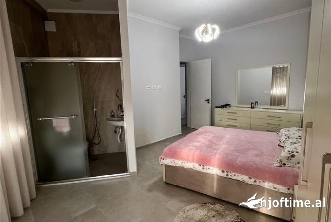 Shtepi me qera Apartament ne Tirane, 2+1, Mobilimi E mobiluar, Pagesa 2,000  Euro.