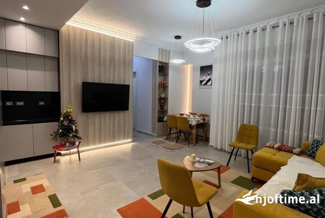 Shtepi me qera 2+1 ne Tirane - 2,000 Euro