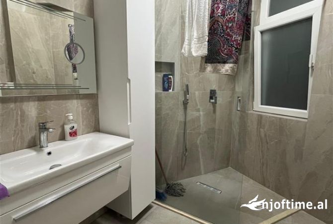 Shtepi me qera 2+1 ne Tirane - 2,000 Euro