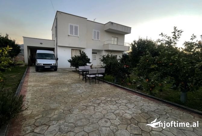 Shtepi me qera 5+1 ne Tirane - 2,500 Euro