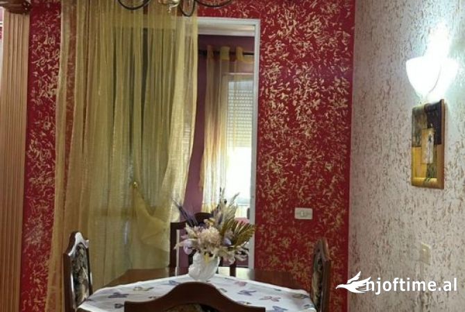 Shtepi me qera Apartament ne Tirane, 2+1, Mobilimi E mobiluar, Pagesa 65,000  Leke.