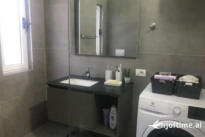 Shtepi me qera Apartament ne Tirane, 2+1, Mobilimi E mobiluar, Pagesa 65,000  Leke.