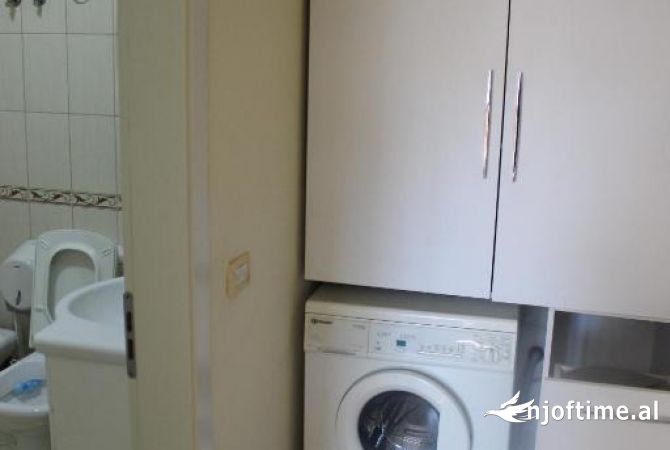 Shtepi me qera Apartament ne Tirane, 2+1, Mobilimi E mobiluar, Pagesa 60,000  Leke.