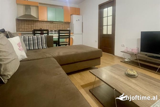 Shtepi me qera 2+1 ne Tirane - 50,000 Leke