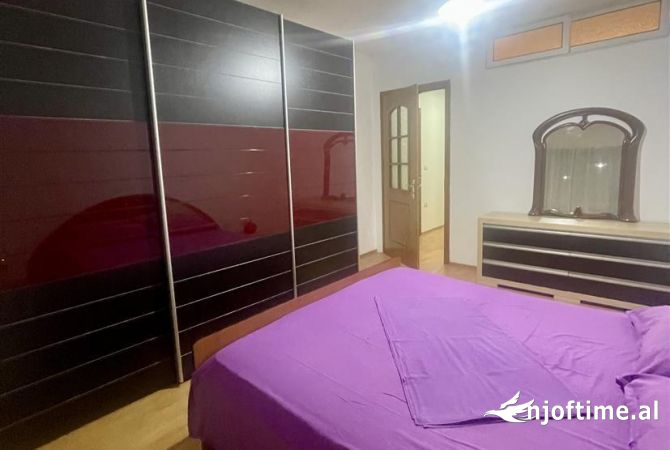 Shtepi me qera Apartament ne Tirane, 2+1, Mobilimi E mobiluar, Pagesa 50,000  Leke.