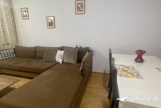 Shtepi me qera Apartament ne Tirane, 2+1, Mobilimi E mobiluar, Pagesa 50,000  Leke.