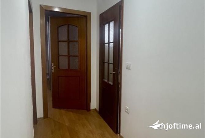Shtepi me qera Apartament ne Tirane, 2+1, Mobilimi E mobiluar, Pagesa 50,000  Leke.