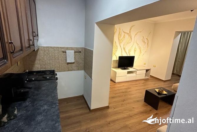 Shtepi me qera Apartament ne Tirane, 2+1, Mobilimi E mobiluar, Pagesa 650  Euro.