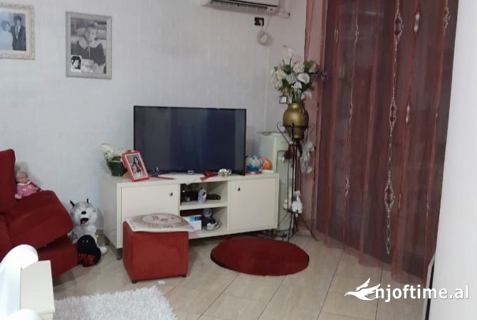 Shtepi ne shitje Apartament ne Tirane, 1+1, Mobilimi E mobiluar, Pagesa 78,000  Euro.