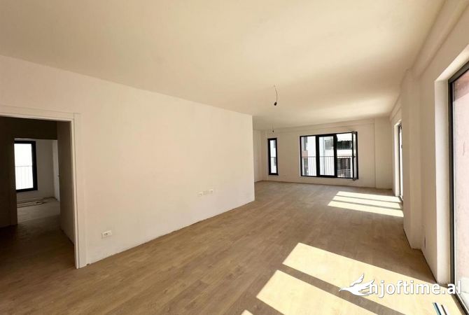 Shtepi ne shitje 3+1 ne Tirane - 304,000 Euro