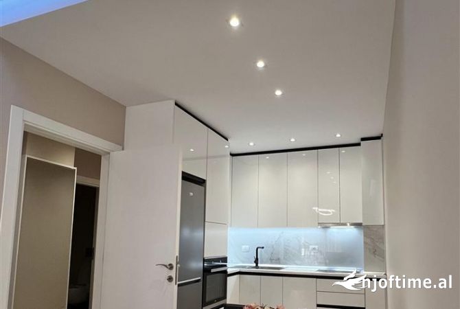 Shtepi me qera Apartament ne Tirane, 1+1, Mobilimi E mobiluar, Pagesa 750  Euro.