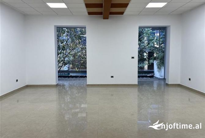 Ambient biznesi me qera 3+1 ne Tirane - 1,000 Euro