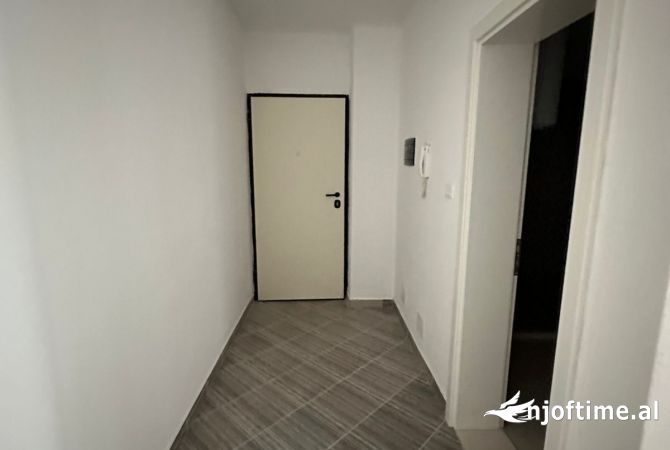 Shtepi ne shitje Apartament ne Durres, 2+1, Mobilimi Bosh, pa mobiluar, Pagesa 85,000  Euro.