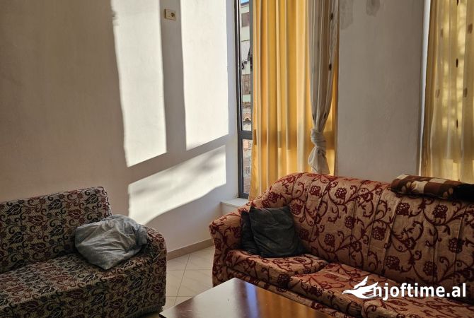 Shtepi ne shitje Apartament ne Tirane, 1+1, Mobilimi E mobiluar, Pagesa 93,000  Euro.