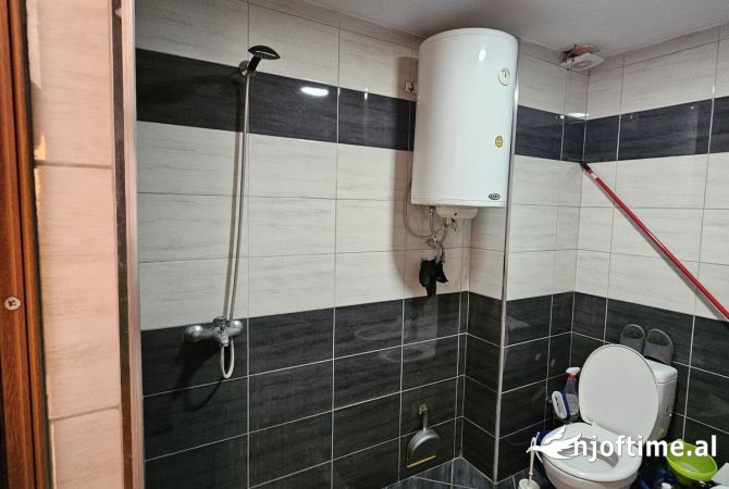 Shtepi ne shitje Apartament ne Tirane, 1+1, Mobilimi E mobiluar, Pagesa 93,000  Euro.