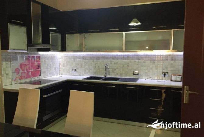 Shtepi me qera Apartament ne Tirane, 1+1, Mobilimi E mobiluar, Pagesa 400  Euro.