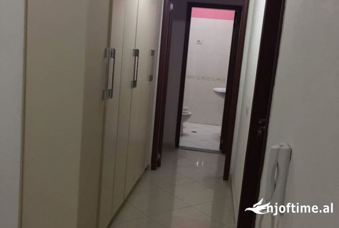 Shtepi me qera Apartament ne Tirane, 1+1, Mobilimi E mobiluar, Pagesa 400  Euro.