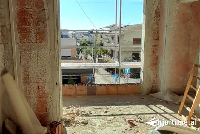 Shtepi ne shitje Apartament ne Tirane, 2+1, Mobilimi Bosh, pa mobiluar, Pagesa 165,000  Euro.