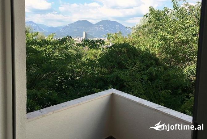 Shtepi me qera Apartament ne Tirane, 2+1, Mobilimi Bosh, pa mobiluar, Pagesa 450  Euro.