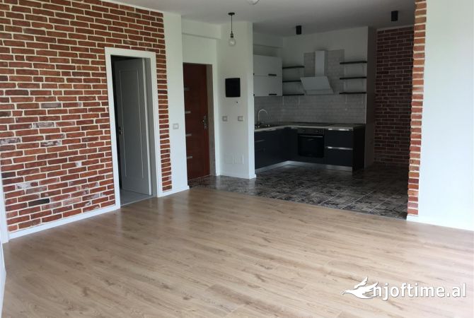 Shtepi me qera 2+1 ne Tirane - 450 Euro