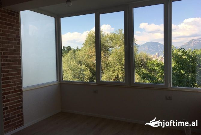 Shtepi me qera Apartament ne Tirane, 2+1, Mobilimi Bosh, pa mobiluar, Pagesa 450  Euro.