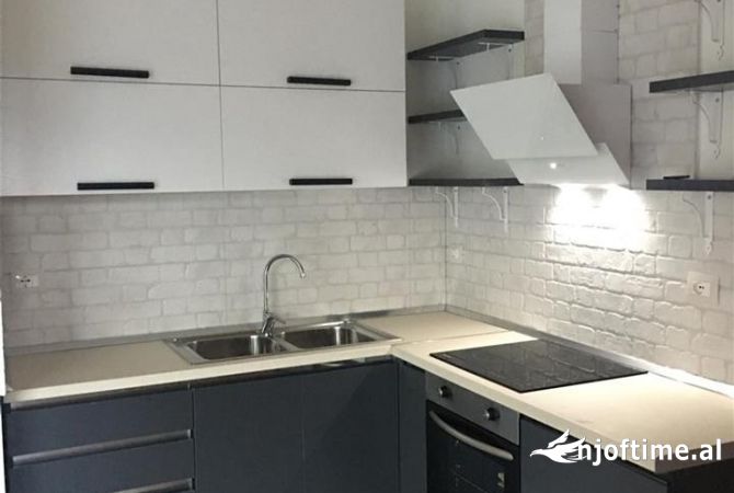 Shtepi me qera Apartament ne Tirane, 2+1, Mobilimi Bosh, pa mobiluar, Pagesa 450  Euro.