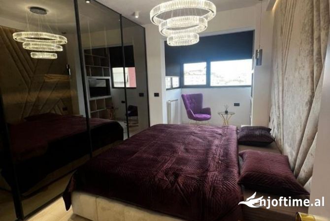 Shtepi ne shitje Apartament ne Tirane, 2+1, Mobilimi E mobiluar, Pagesa 450,000  Euro.