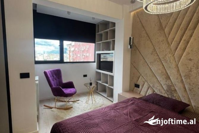 Shtepi ne shitje Apartament ne Tirane, 2+1, Mobilimi E mobiluar, Pagesa 450,000  Euro.