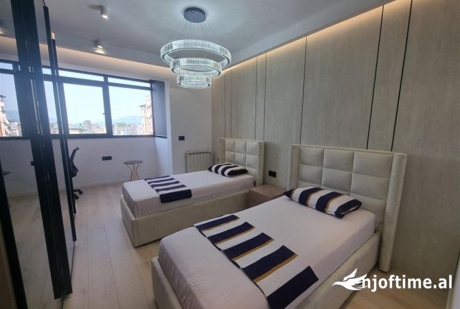 Shtepi ne shitje Apartament ne Tirane, 2+1, Mobilimi E mobiluar, Pagesa 450,000  Euro.