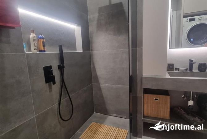 Shtepi ne shitje Apartament ne Tirane, 2+1, Mobilimi E mobiluar, Pagesa 450,000  Euro.