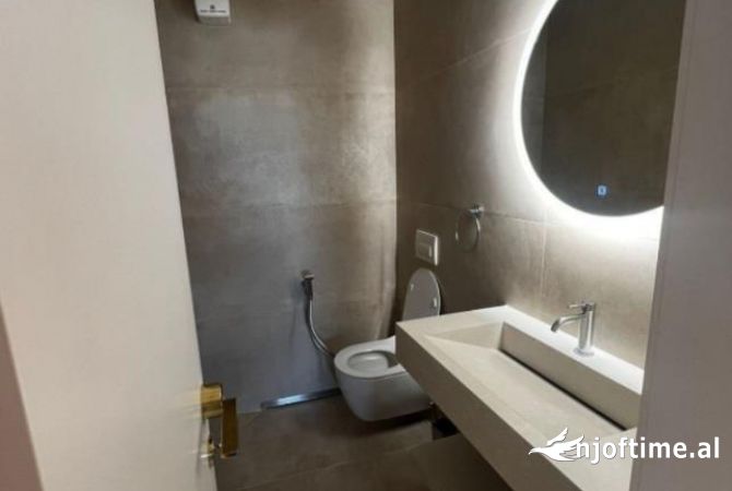 Shtepi ne shitje Apartament ne Tirane, 2+1, Mobilimi E mobiluar, Pagesa 450,000  Euro.