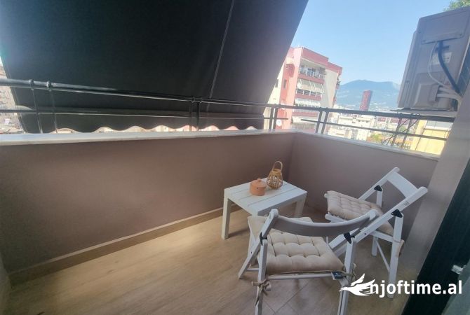 Shtepi ne shitje Apartament ne Tirane, 2+1, Mobilimi E mobiluar, Pagesa 450,000  Euro.