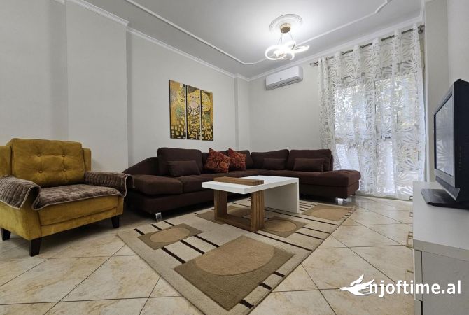 Shtepi me qera Apartament ne Tirane, 2+1, Mobilimi E mobiluar, Pagesa 700  Euro.