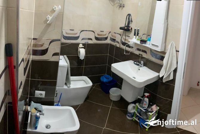 Shtepi ne shitje Apartament ne Tirane, 1+1, Mobilimi E mobiluar, Pagesa 86,000  Euro.