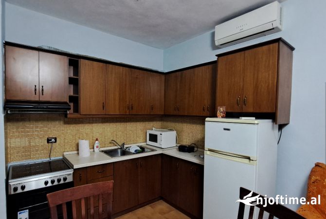 Shtepi me qera Apartament ne Tirane, 1+1, Mobilimi E mobiluar, Pagesa 600  Euro.