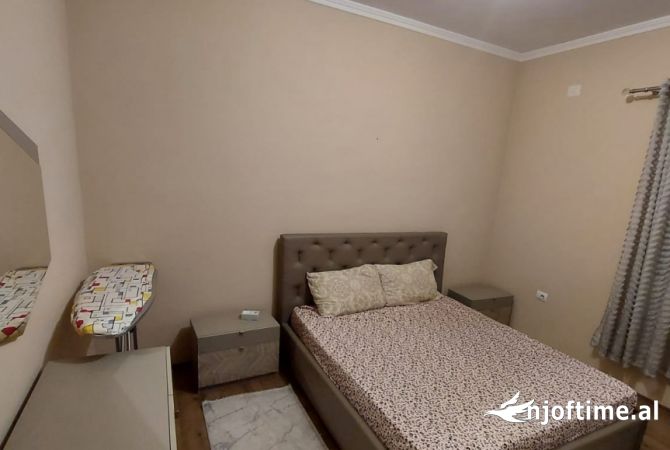 Shtepi me qera Apartament ne Tirane, 2+1, Mobilimi E mobiluar, Pagesa 500  Euro.