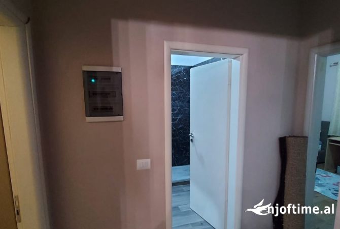 Shtepi me qera Apartament ne Tirane, 2+1, Mobilimi E mobiluar, Pagesa 500  Euro.