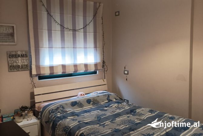 Shtepi me qera Apartament ne Tirane, 3+1, Mobilimi E mobiluar, Pagesa 50,000  Leke.