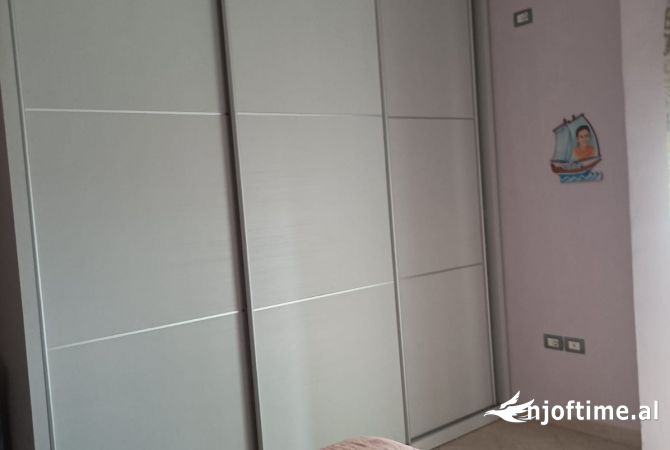 Shtepi me qera Apartament ne Tirane, 3+1, Mobilimi E mobiluar, Pagesa 50,000  Leke.