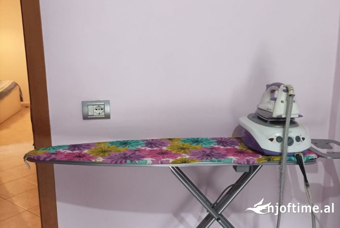 Shtepi me qera Apartament ne Tirane, 3+1, Mobilimi E mobiluar, Pagesa 50,000  Leke.