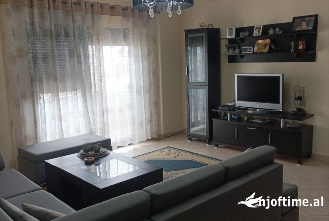 Shtepi me qera Apartament ne Tirane, 3+1, Mobilimi E mobiluar, Pagesa 50,000  Leke.