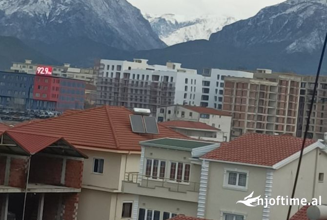 Shtepi me qera Apartament ne Tirane, 3+1, Mobilimi E mobiluar, Pagesa 50,000  Leke.