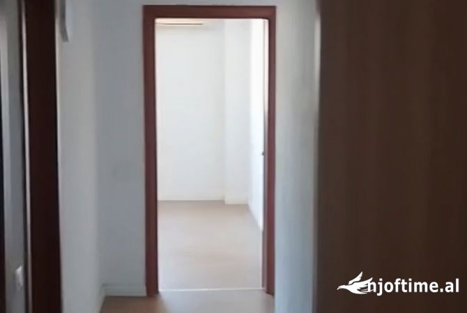 Ambient biznesi me qera 3+1 ne Tirane - 1,000 Euro