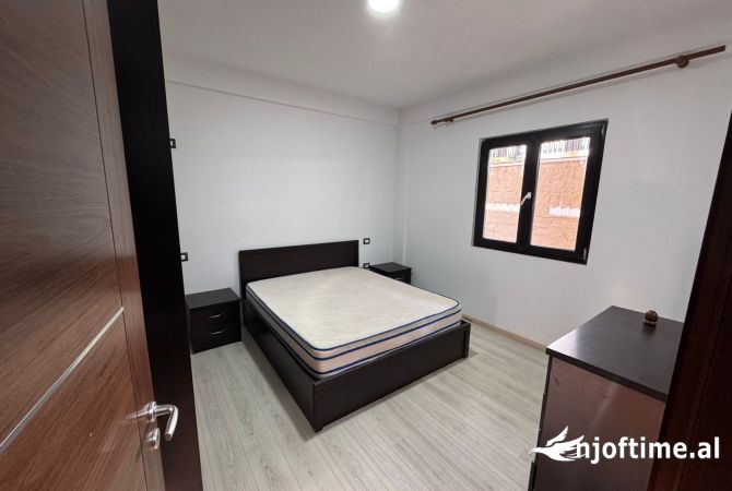 Shtepi me qera Shtepi Private ne Tirane, 2+1, Mobilimi E mobiluar, Pagesa 40,000  Leke.