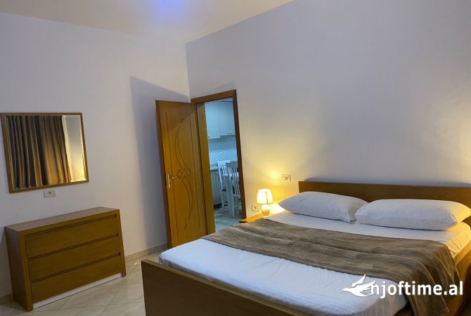 Shtepi me qera Apartament ne Tirane, 1+1, Mobilimi E mobiluar, Pagesa 40,000  Leke.