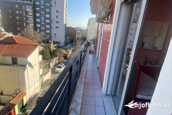 Shtepi me qera Apartament ne Tirane, 2+1, Mobilimi E mobiluar, Pagesa 700  Euro.